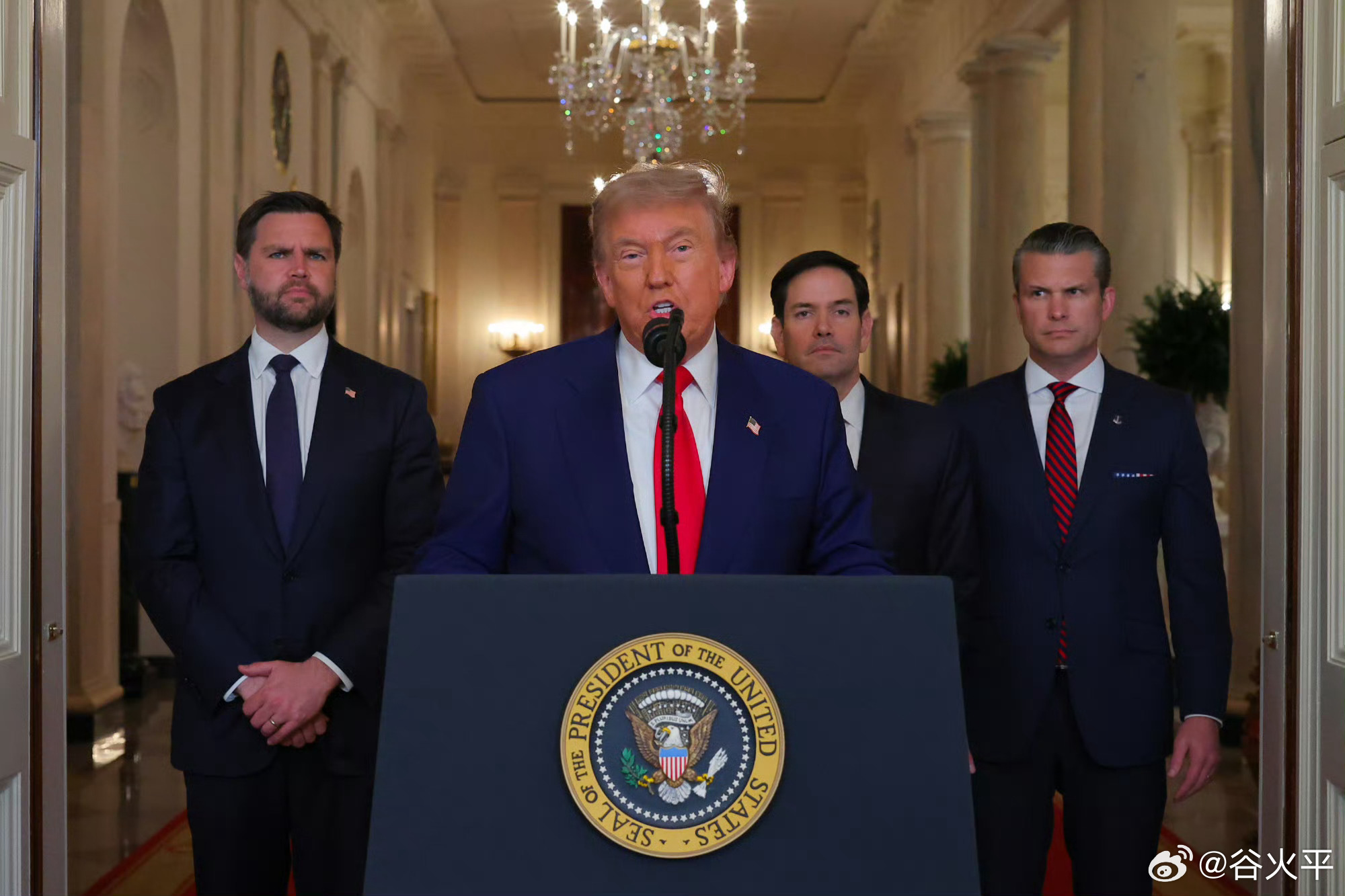 特朗普最新动态,政策动向、争议焦点及公众反应综述