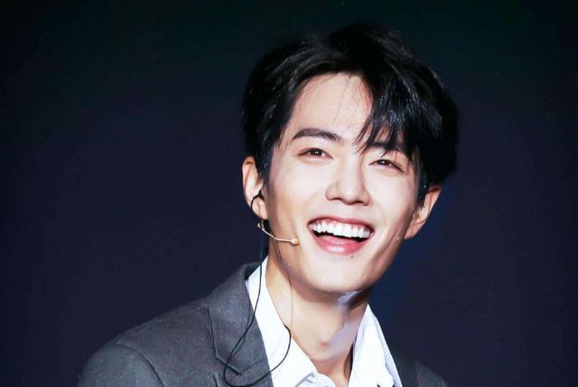 肖战与坚果,最新魅力展现的照片时刻