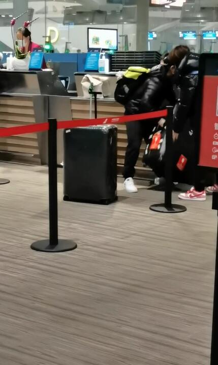 孙颖莎机场最新动态,星光闪耀,再度启程