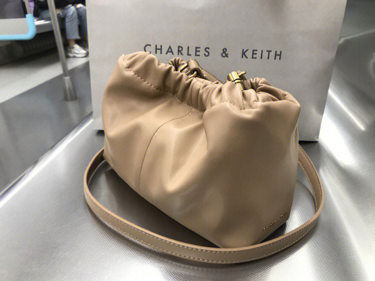 小CK云朵包,时尚轻盈的梦幻之选