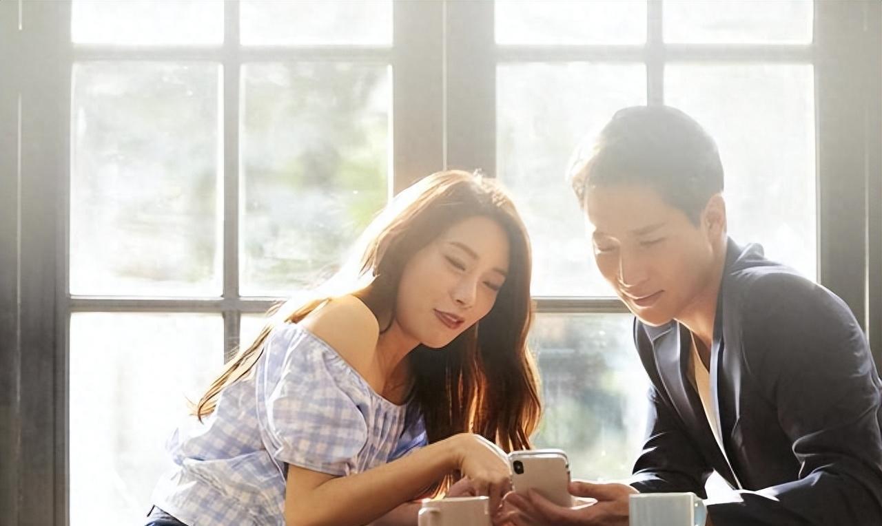 未婚同居现象最新动态,社会趋势与多元观点探讨